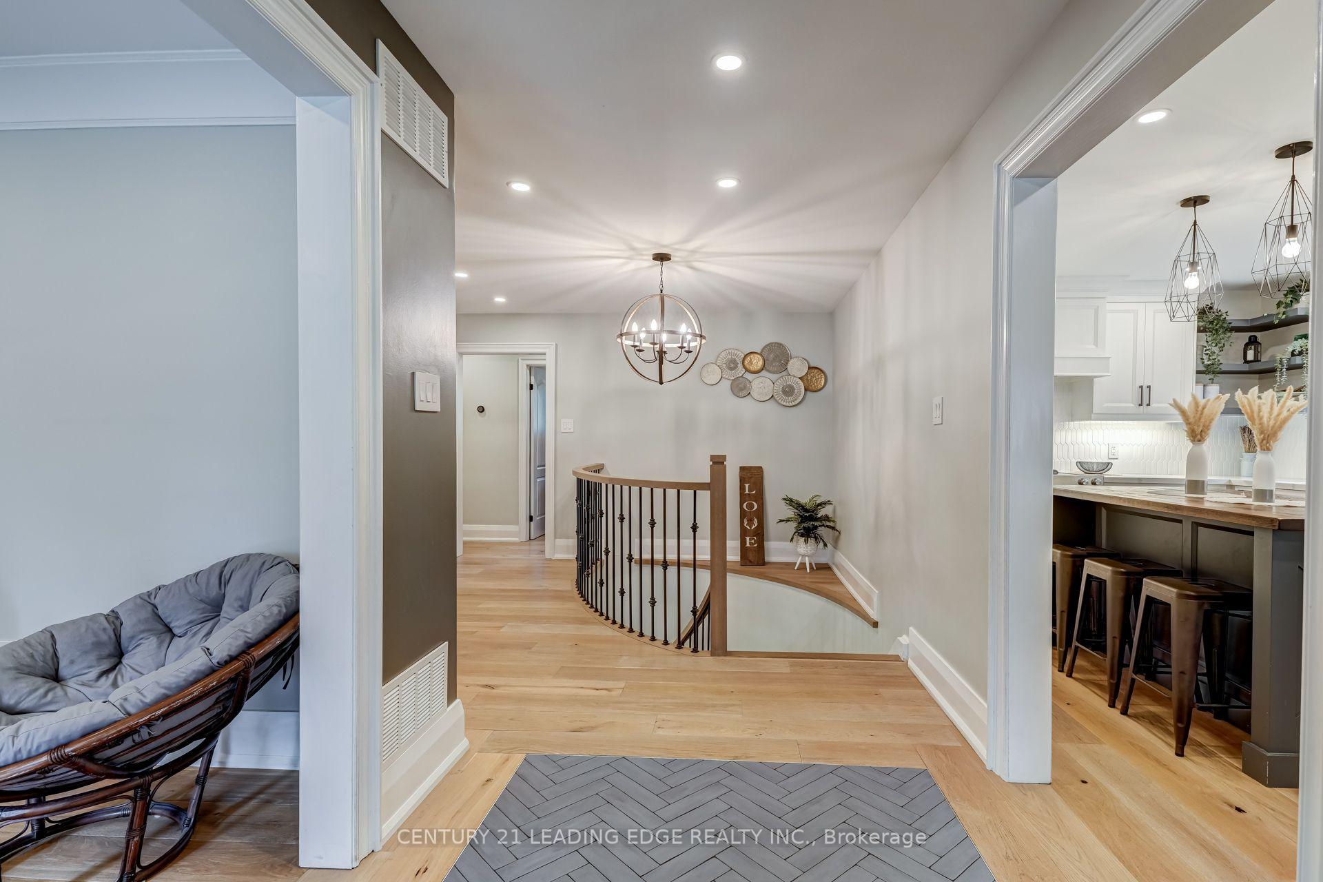 Photo 5 of 5 Mountbatten Road, Etobicoke, Humber Heights — HOMEH