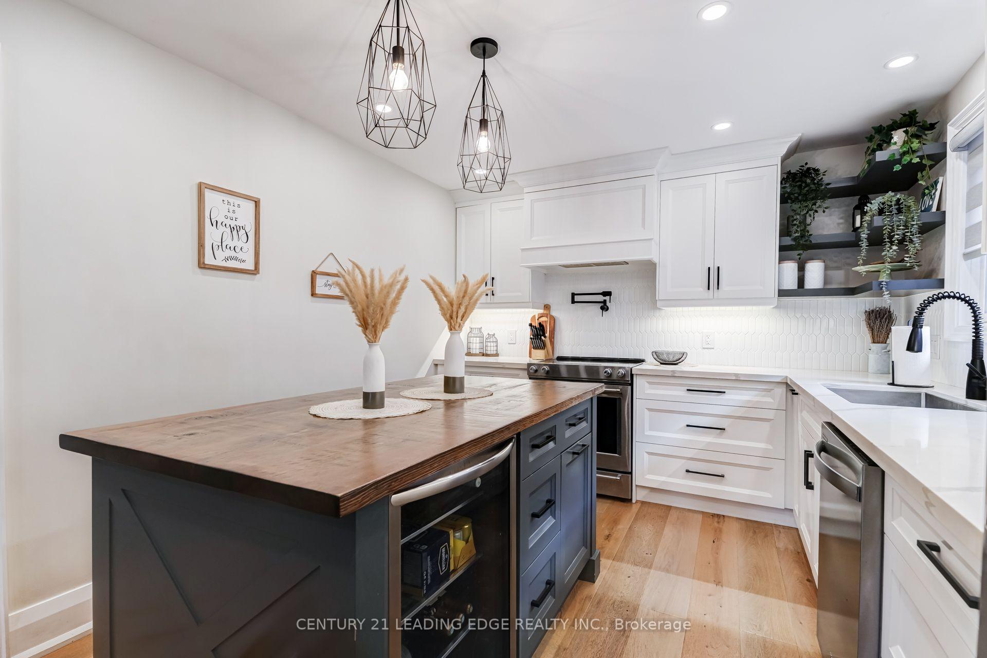 Photo 6 of 5 Mountbatten Road, Etobicoke, Humber Heights — HOMEH