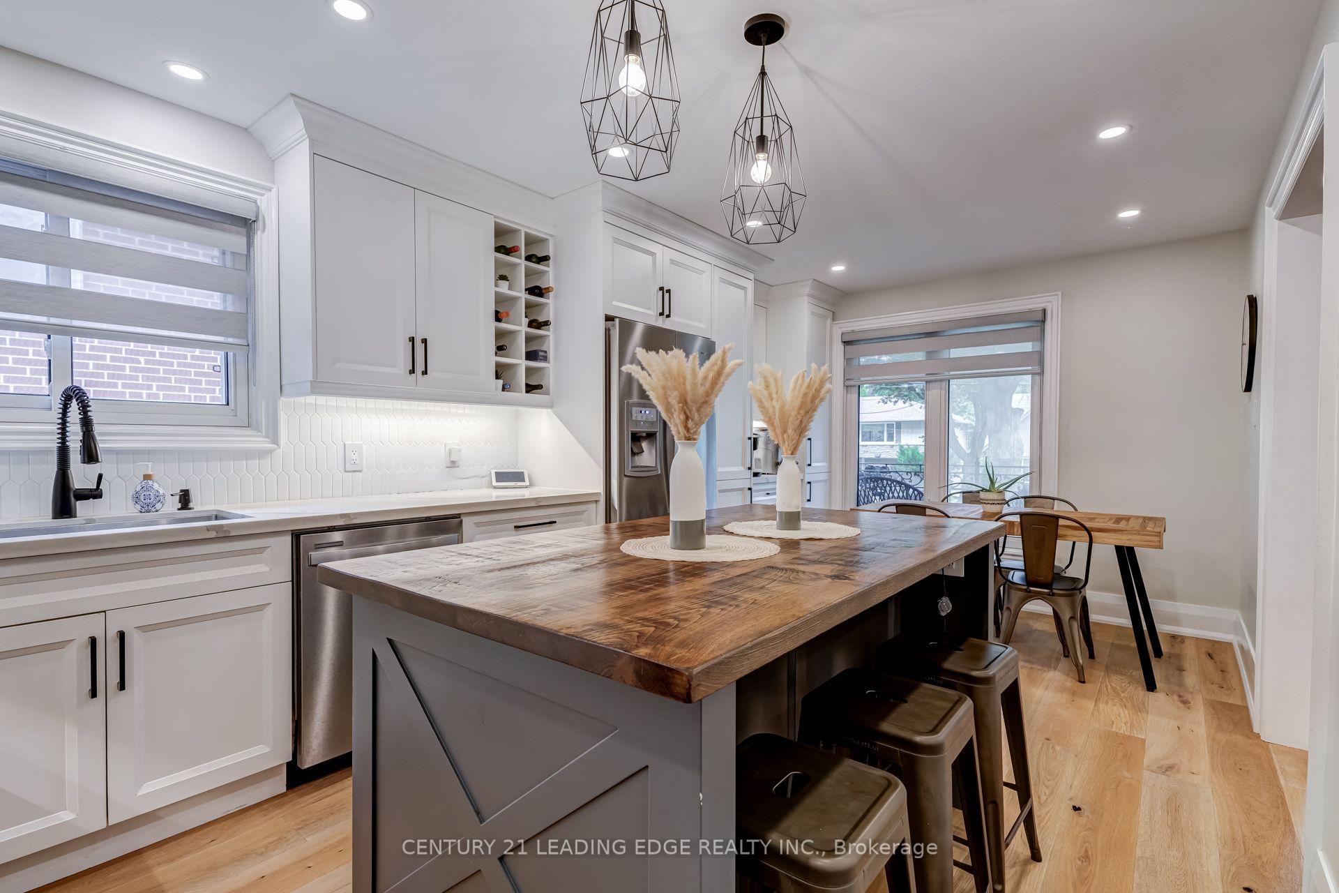 Photo 8 of 5 Mountbatten Road, Etobicoke, Humber Heights — HOMEH