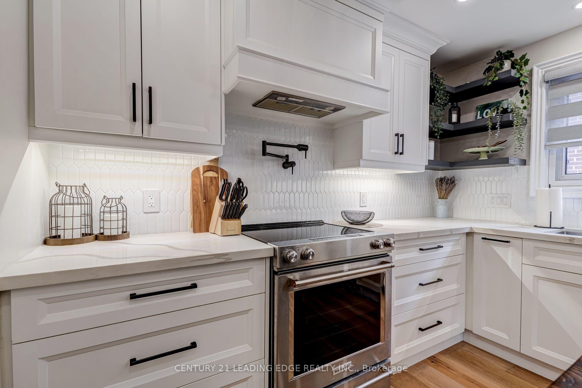 Photo 9 of 5 Mountbatten Road, Etobicoke, Humber Heights — HOMEH