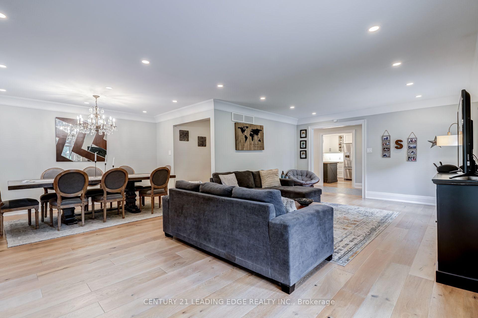 Photo 12 of 5 Mountbatten Road, Etobicoke, Humber Heights — HOMEH