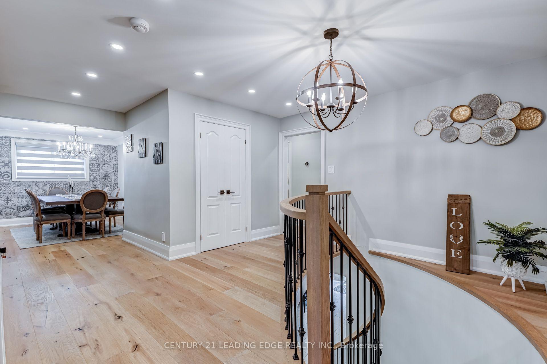 Photo 16 of 5 Mountbatten Road, Etobicoke, Humber Heights — HOMEH