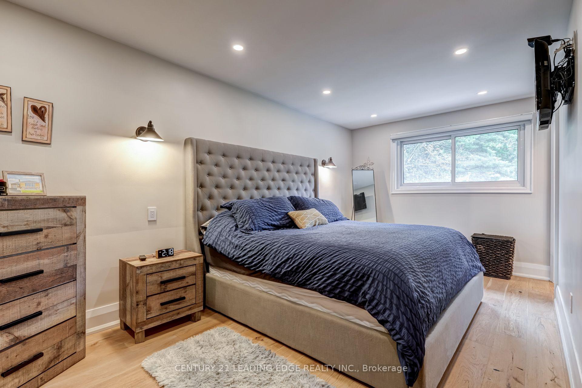 Photo 17 of 5 Mountbatten Road, Etobicoke, Humber Heights — HOMEH