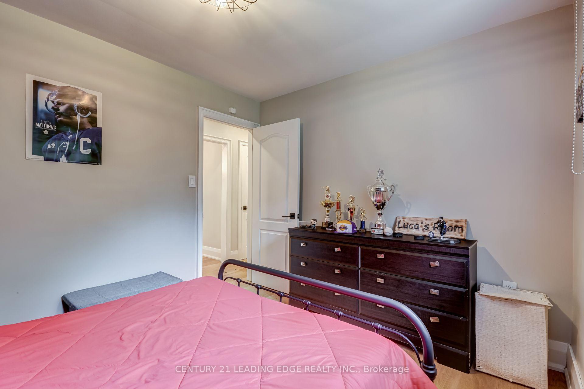 Photo 21 of 5 Mountbatten Road, Etobicoke, Humber Heights — HOMEH