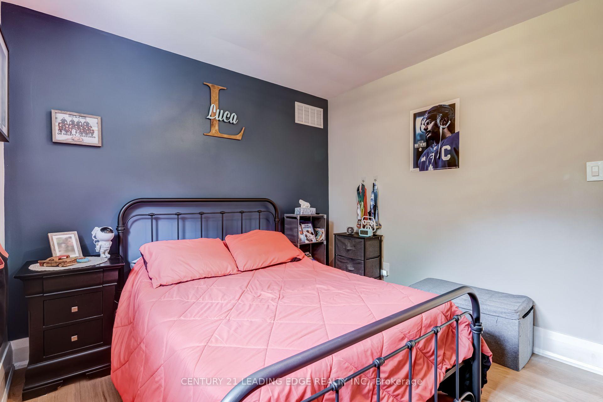 Photo 22 of 5 Mountbatten Road, Etobicoke, Humber Heights — HOMEH