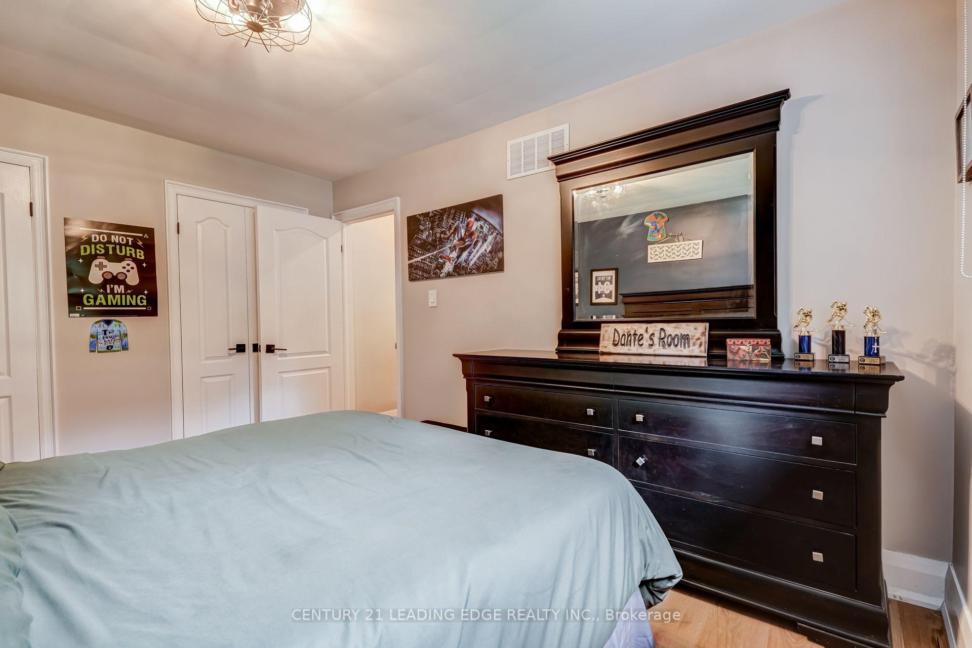 Photo 24 of 5 Mountbatten Road, Etobicoke, Humber Heights — HOMEH