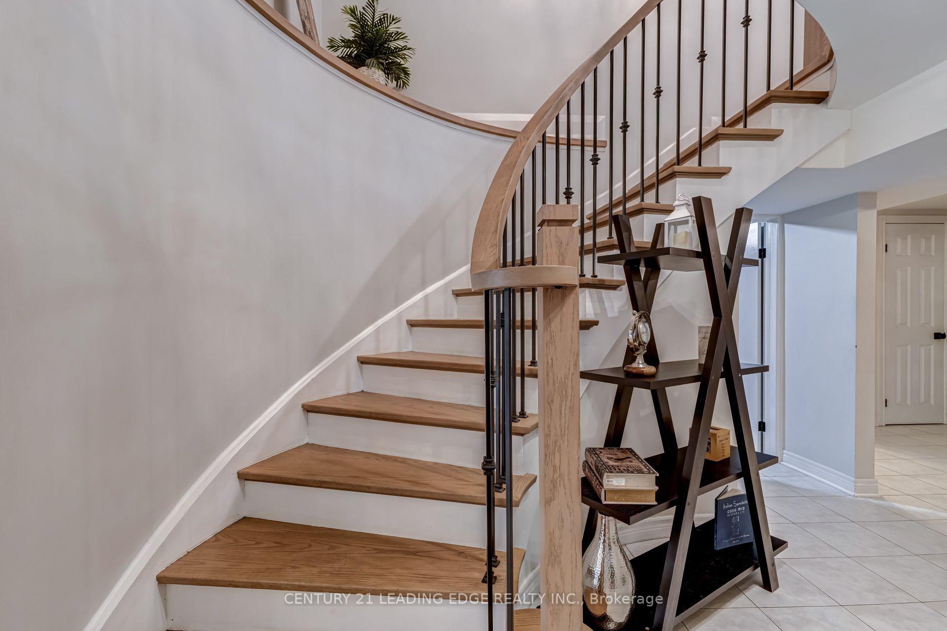 Photo 28 of 5 Mountbatten Road, Etobicoke, Humber Heights — HOMEH