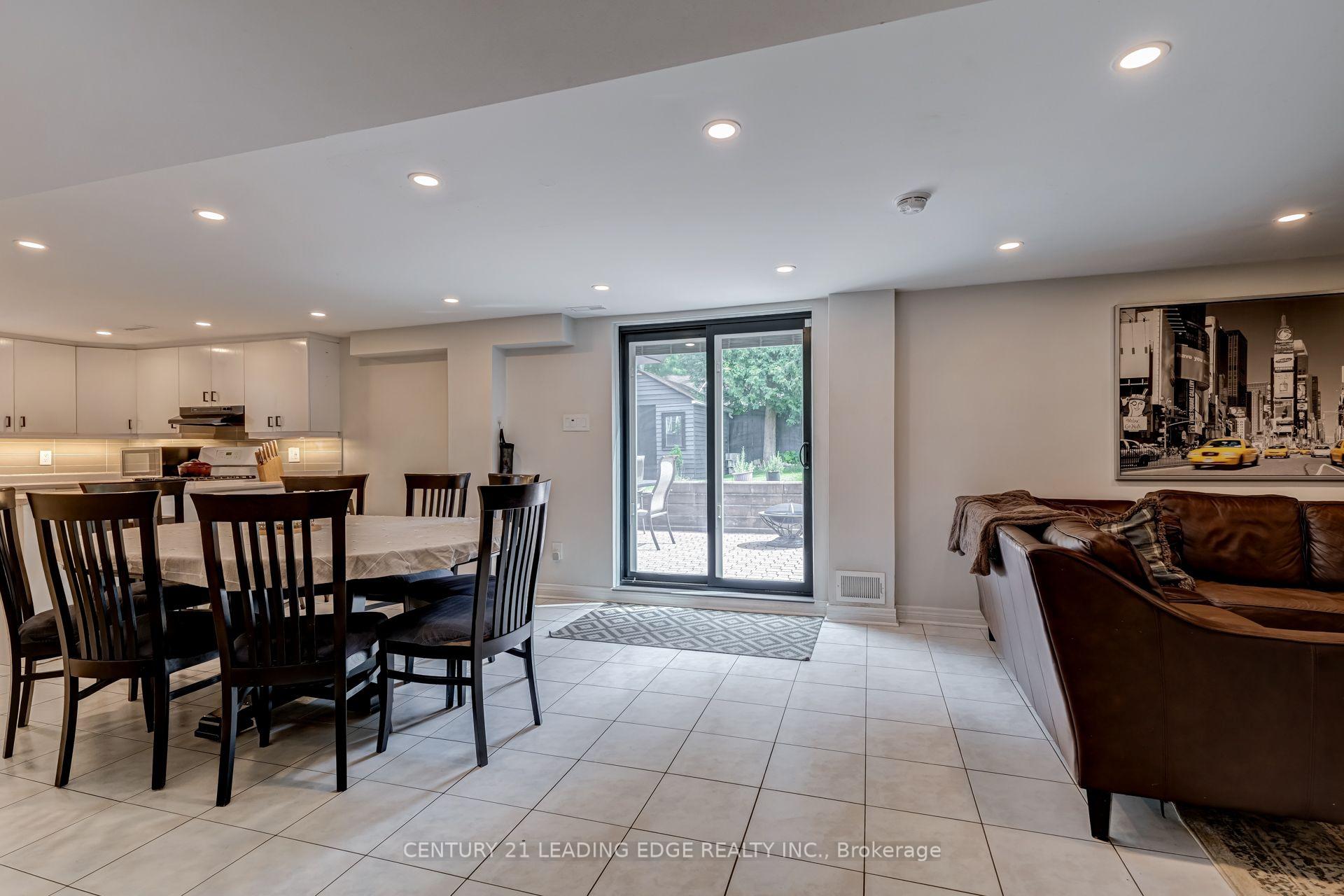 Photo 29 of 5 Mountbatten Road, Etobicoke, Humber Heights — HOMEH