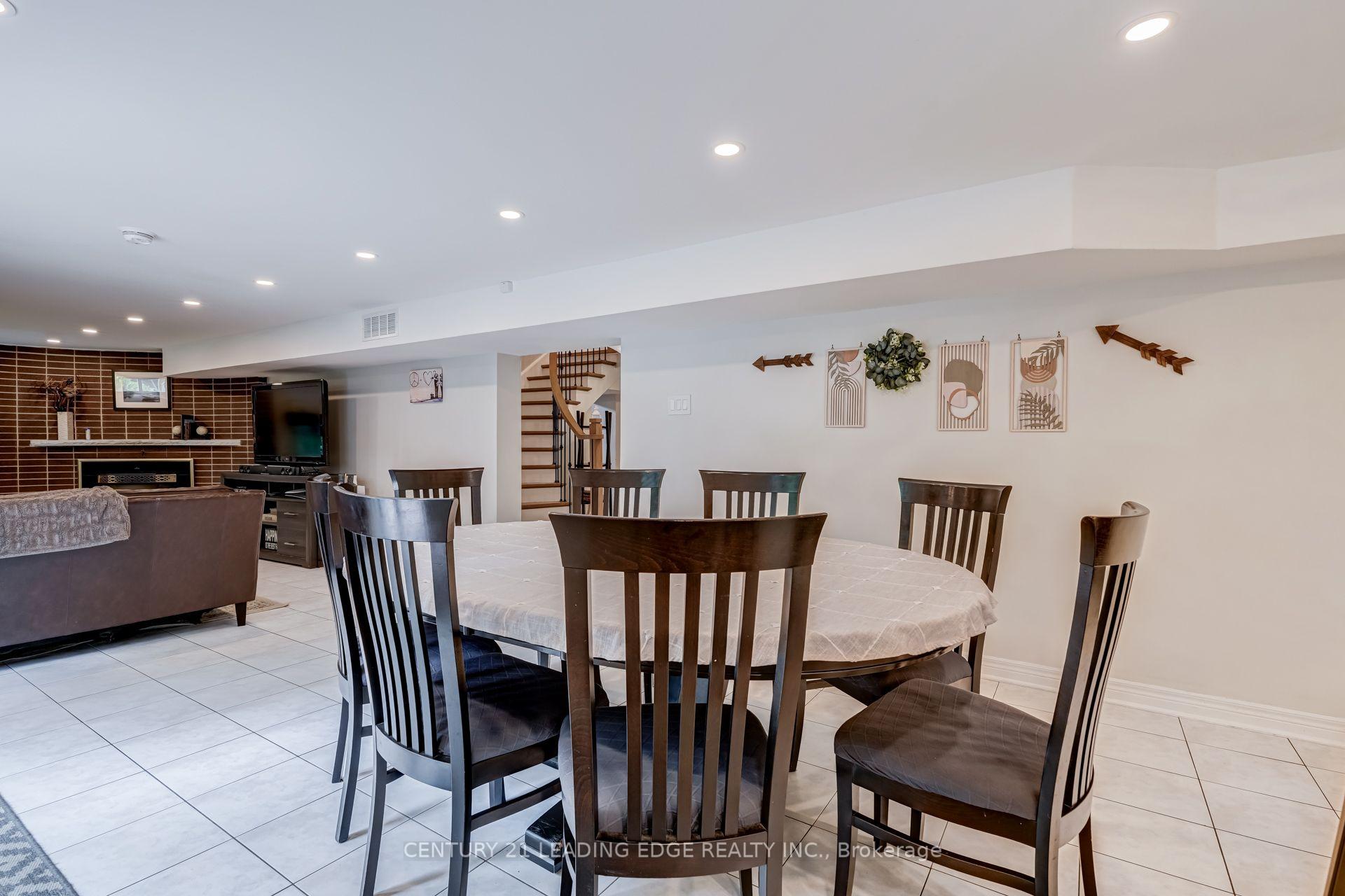 Photo 30 of 5 Mountbatten Road, Etobicoke, Humber Heights — HOMEH