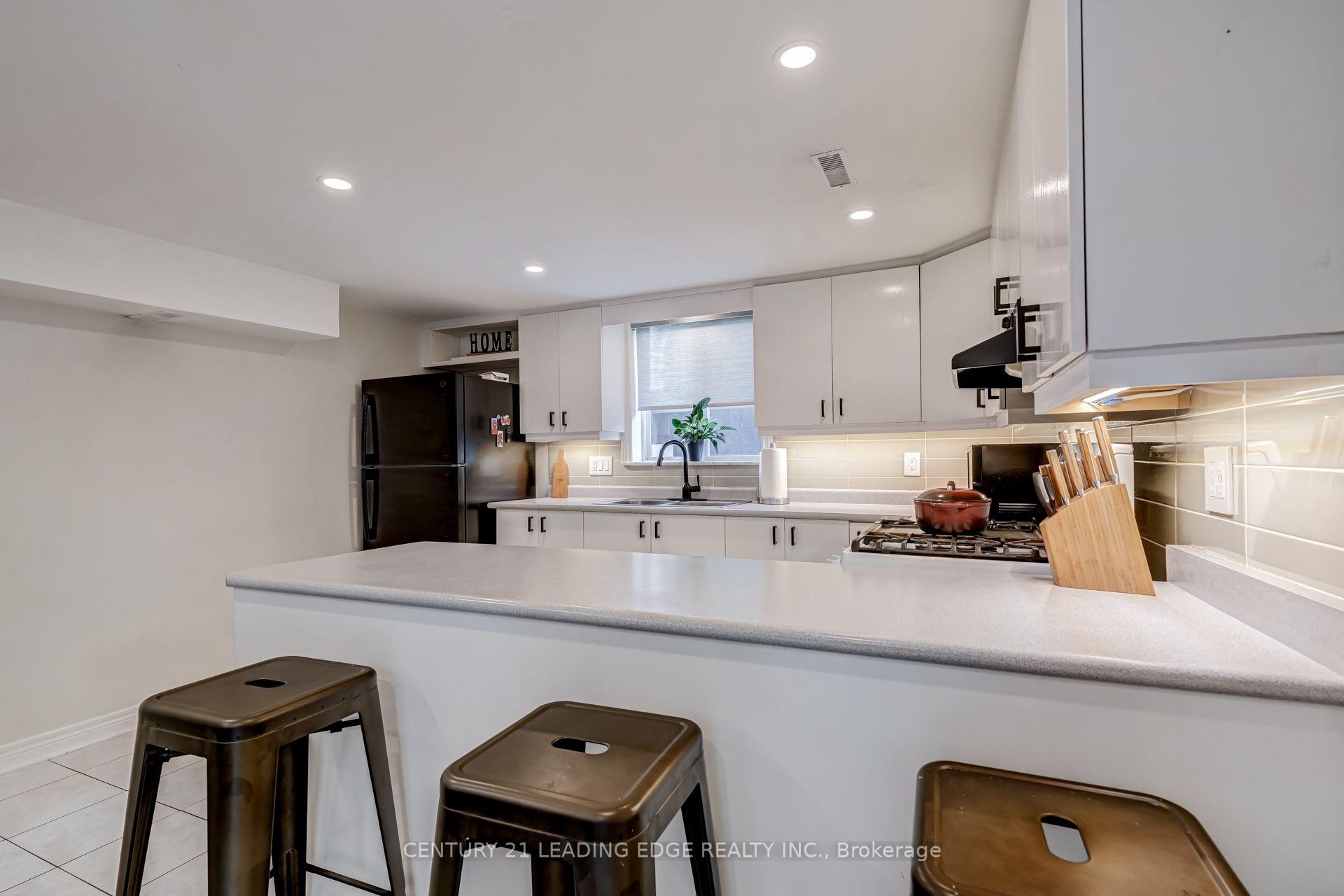 Photo 32 of 5 Mountbatten Road, Etobicoke, Humber Heights — HOMEH
