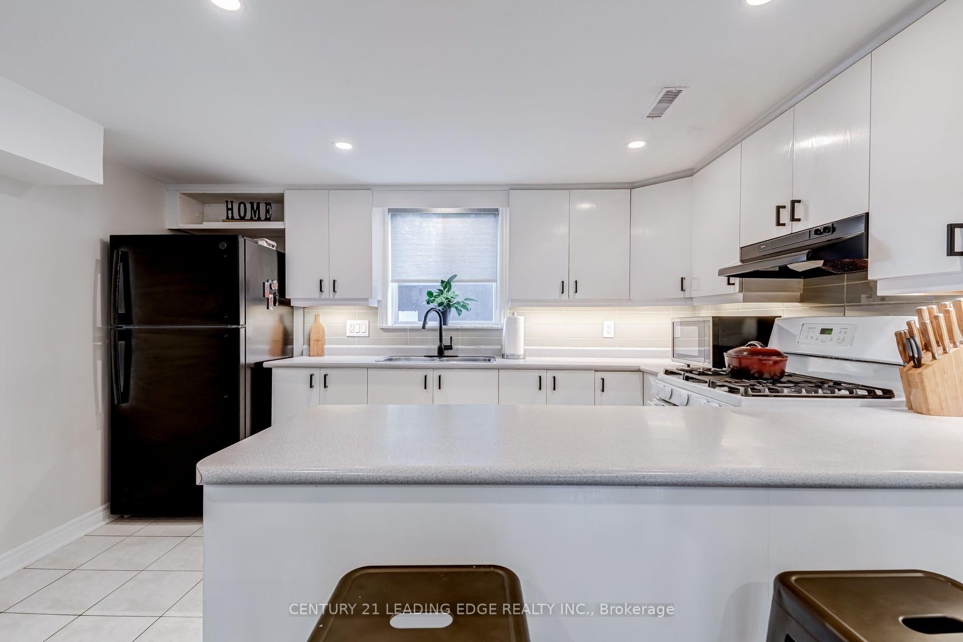 Photo 33 of 5 Mountbatten Road, Etobicoke, Humber Heights — HOMEH