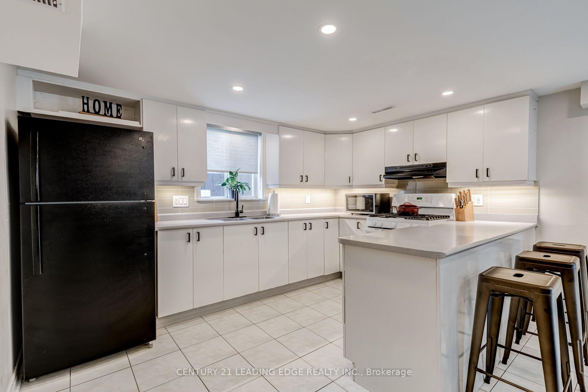 Photo 34 of 5 Mountbatten Road, Etobicoke, Humber Heights — HOMEH