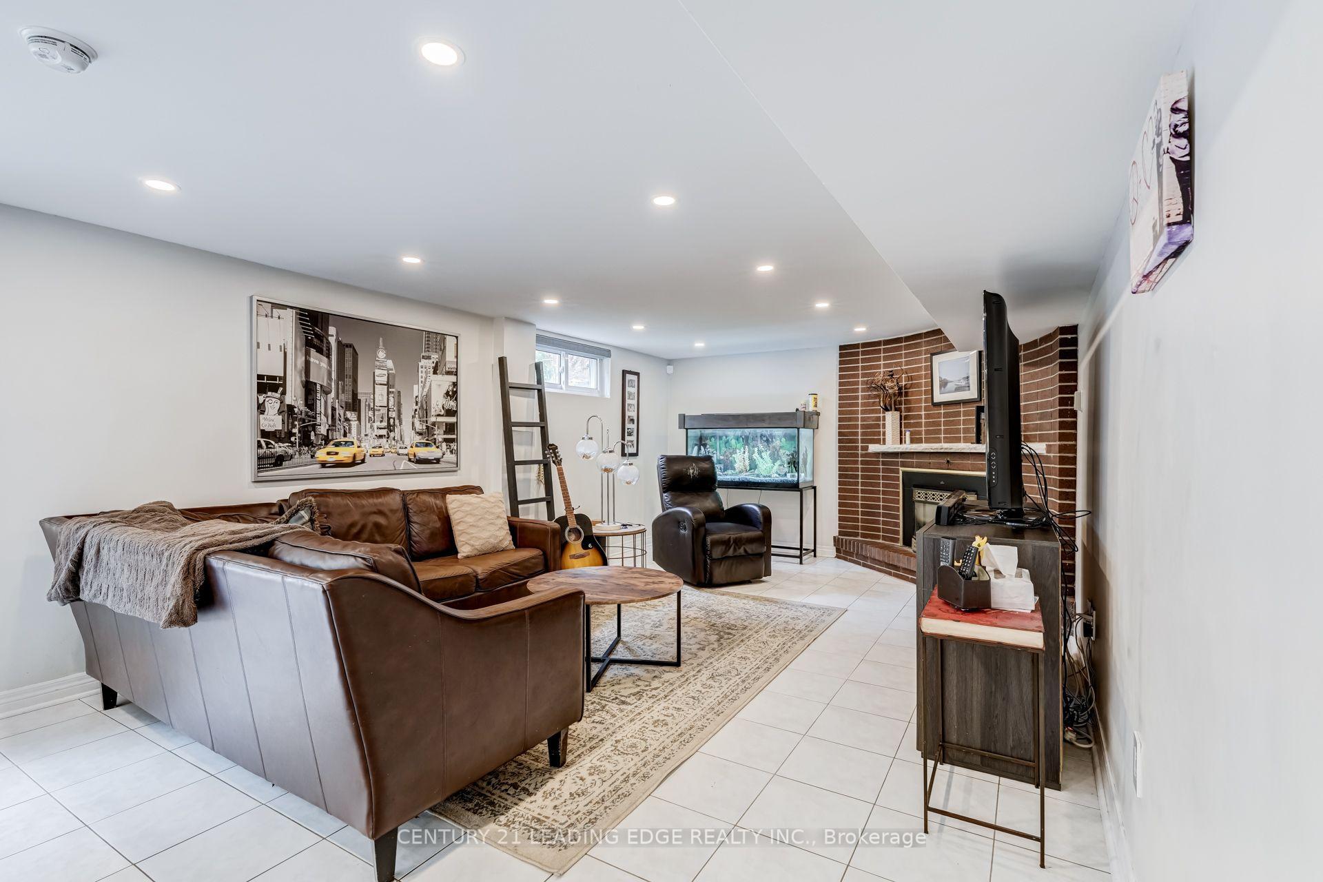 Photo 35 of 5 Mountbatten Road, Etobicoke, Humber Heights — HOMEH