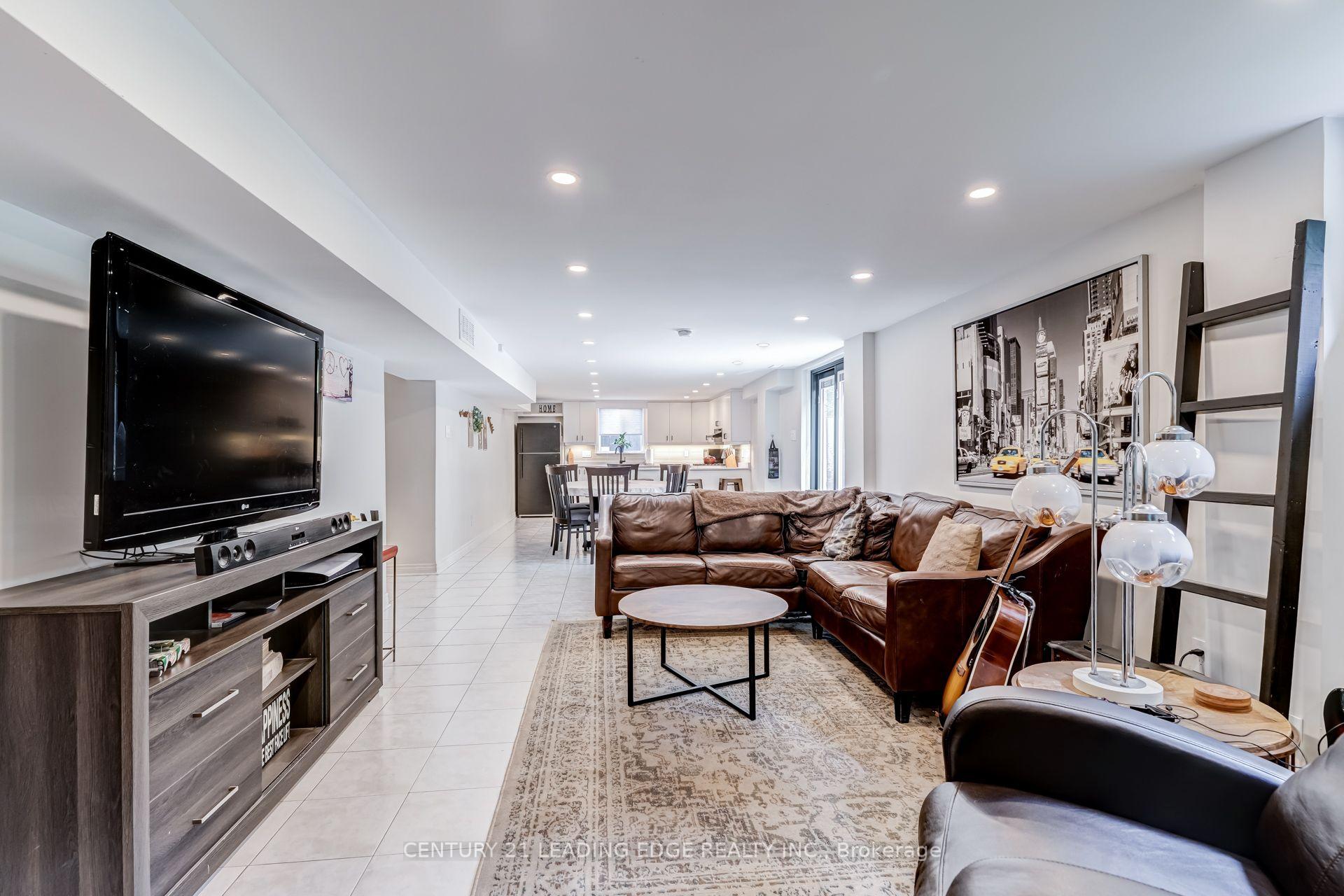 Photo 36 of 5 Mountbatten Road, Etobicoke, Humber Heights — HOMEH