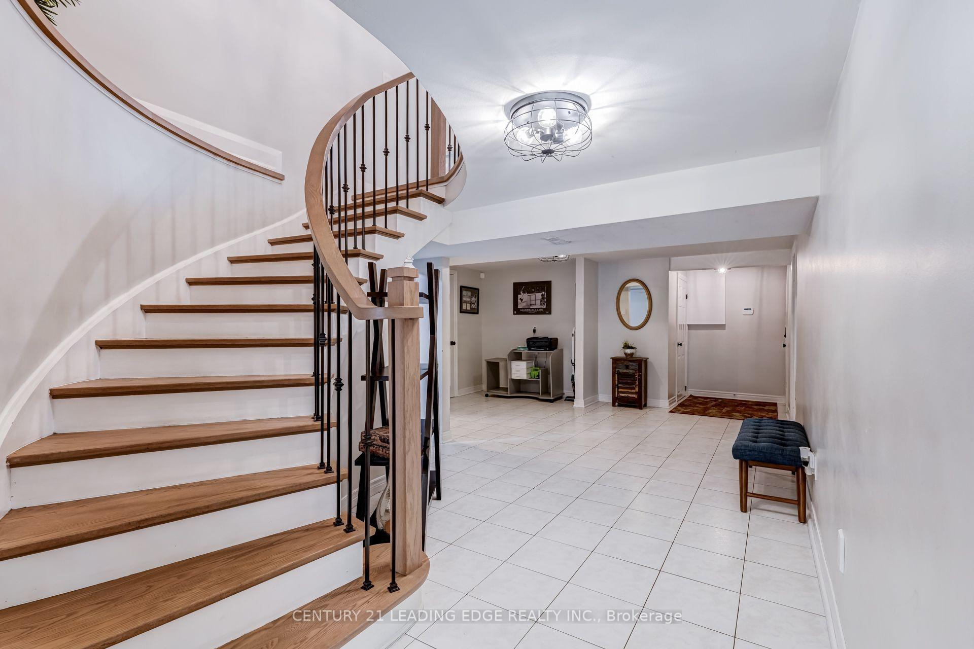 Photo 37 of 5 Mountbatten Road, Etobicoke, Humber Heights — HOMEH