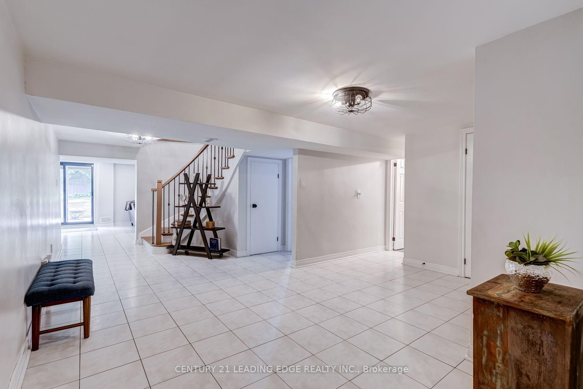 Photo 38 of 5 Mountbatten Road, Etobicoke, Humber Heights — HOMEH