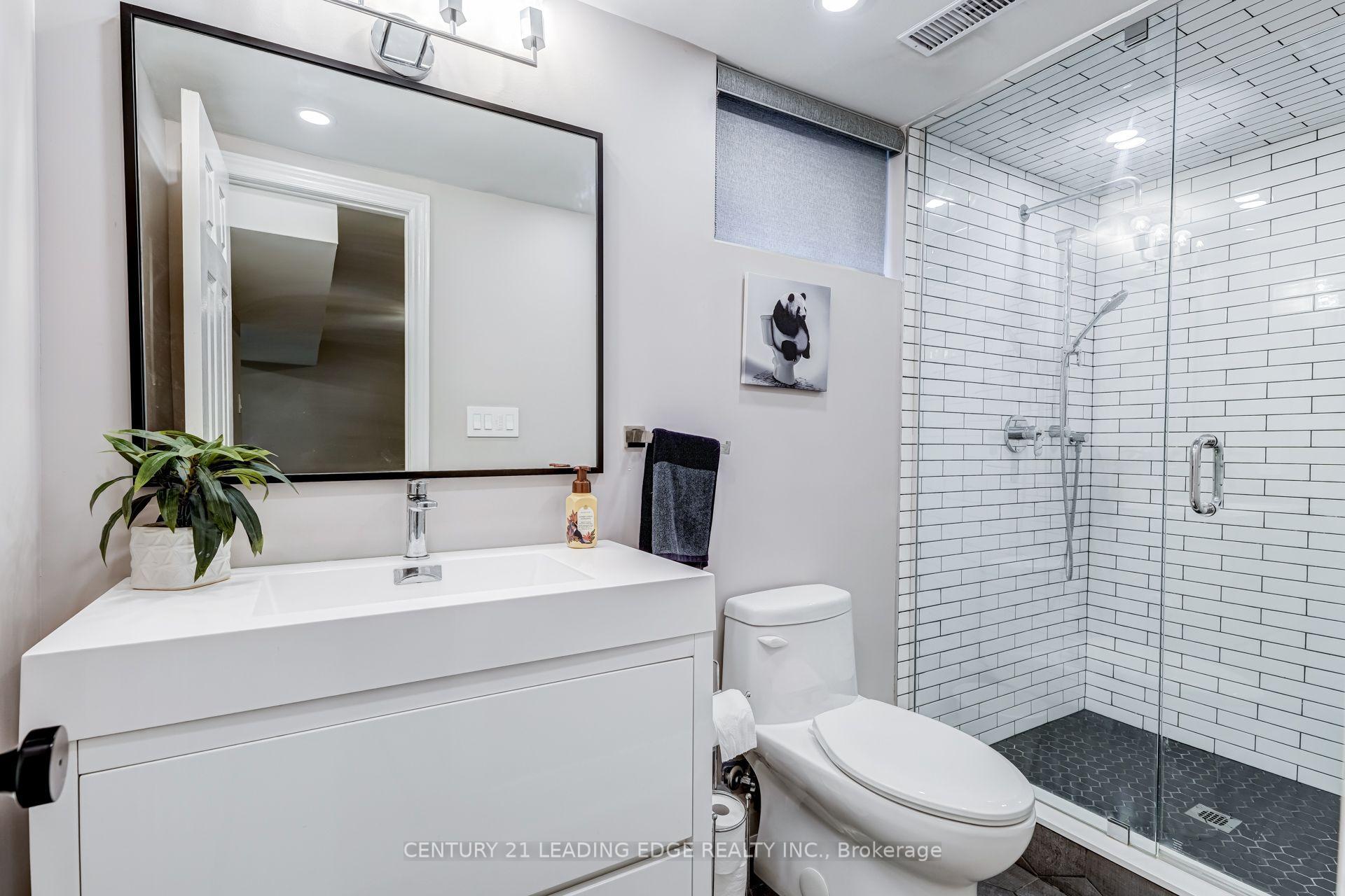 Photo 39 of 5 Mountbatten Road, Etobicoke, Humber Heights — HOMEH