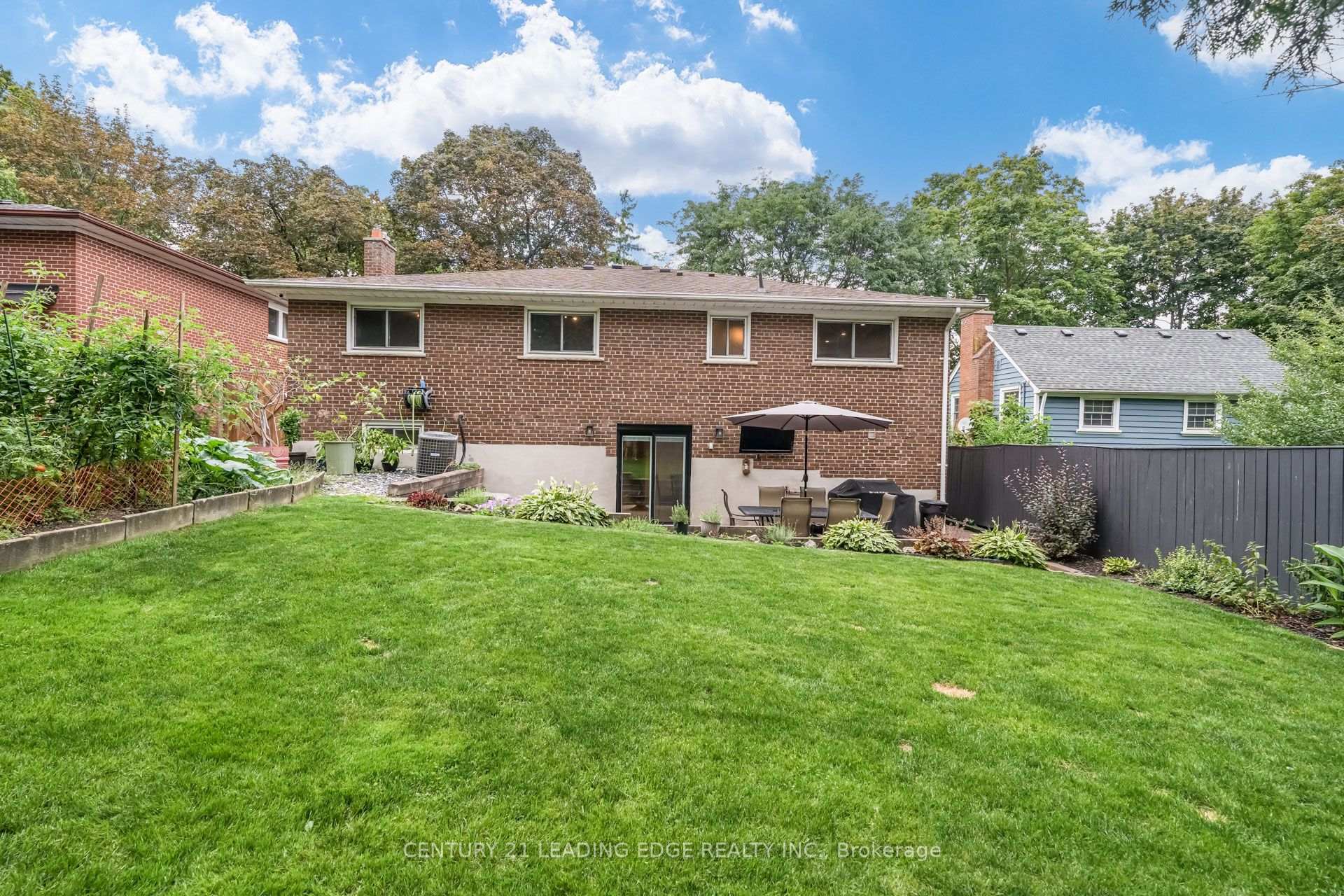 Photo 40 of 5 Mountbatten Road, Etobicoke, Humber Heights — HOMEH
