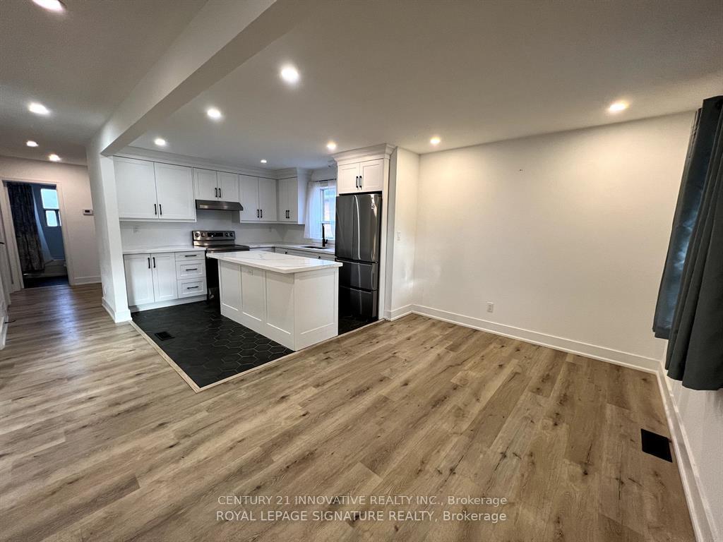 Photo 4 of Unit 1, 127 Treeview Drive, Etobicoke, Alderwood — HOMEH