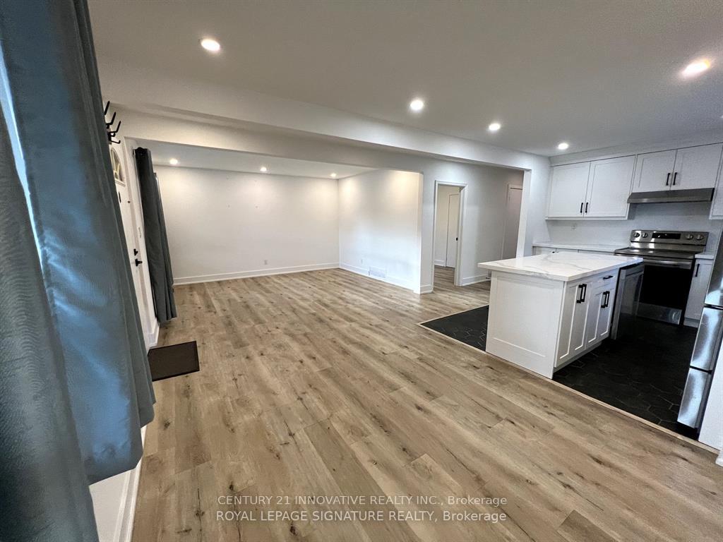 Photo 5 of Unit 1, 127 Treeview Drive, Etobicoke, Alderwood — HOMEH