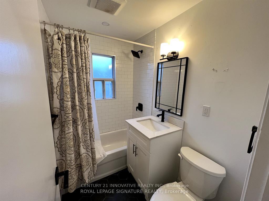 Photo 6 of Unit 1, 127 Treeview Drive, Etobicoke, Alderwood — HOMEH