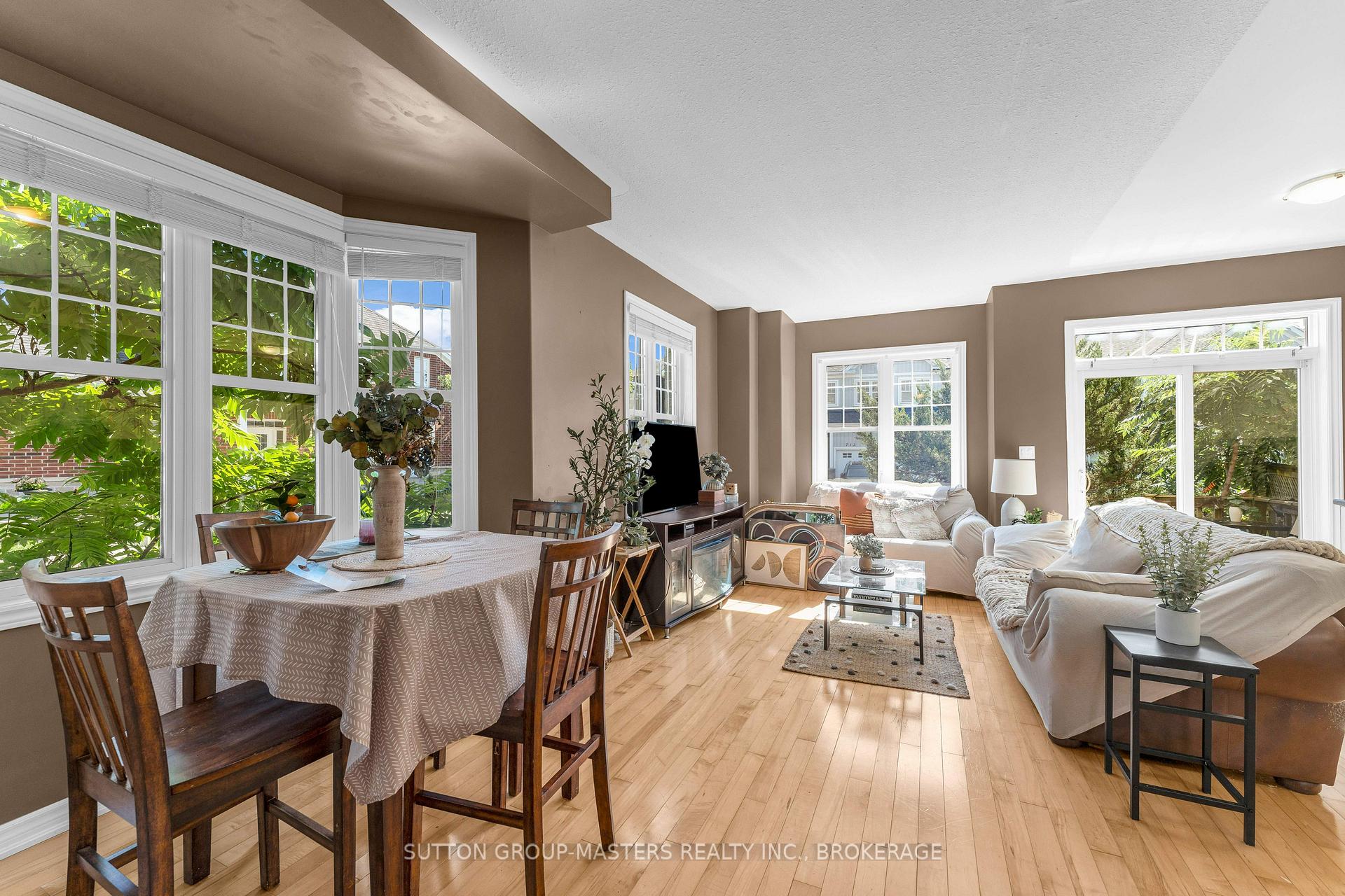Photo 8 of 901 Newmarket Lane, Kingston, Rideau — HOMEH