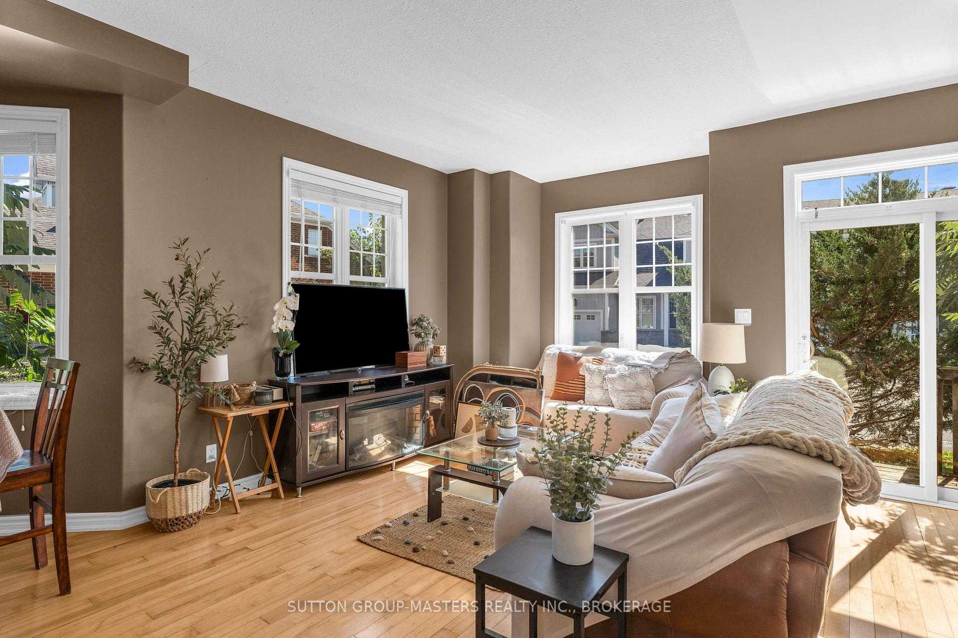 Photo 9 of 901 Newmarket Lane, Kingston, Rideau — HOMEH