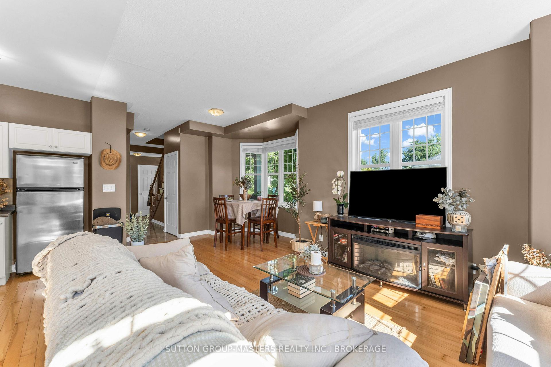 Photo 10 of 901 Newmarket Lane, Kingston, Rideau — HOMEH