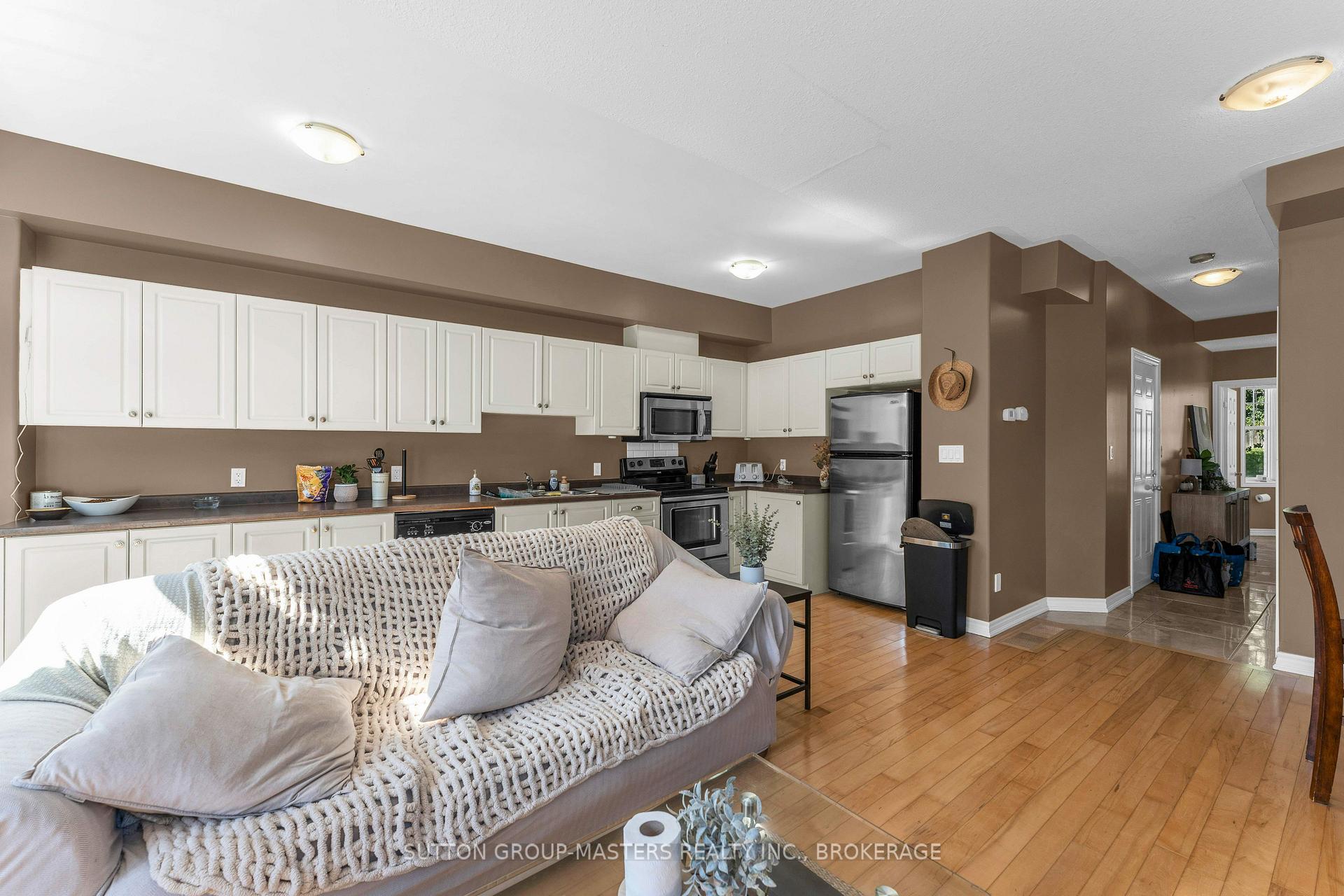Photo 11 of 901 Newmarket Lane, Kingston, Rideau — HOMEH