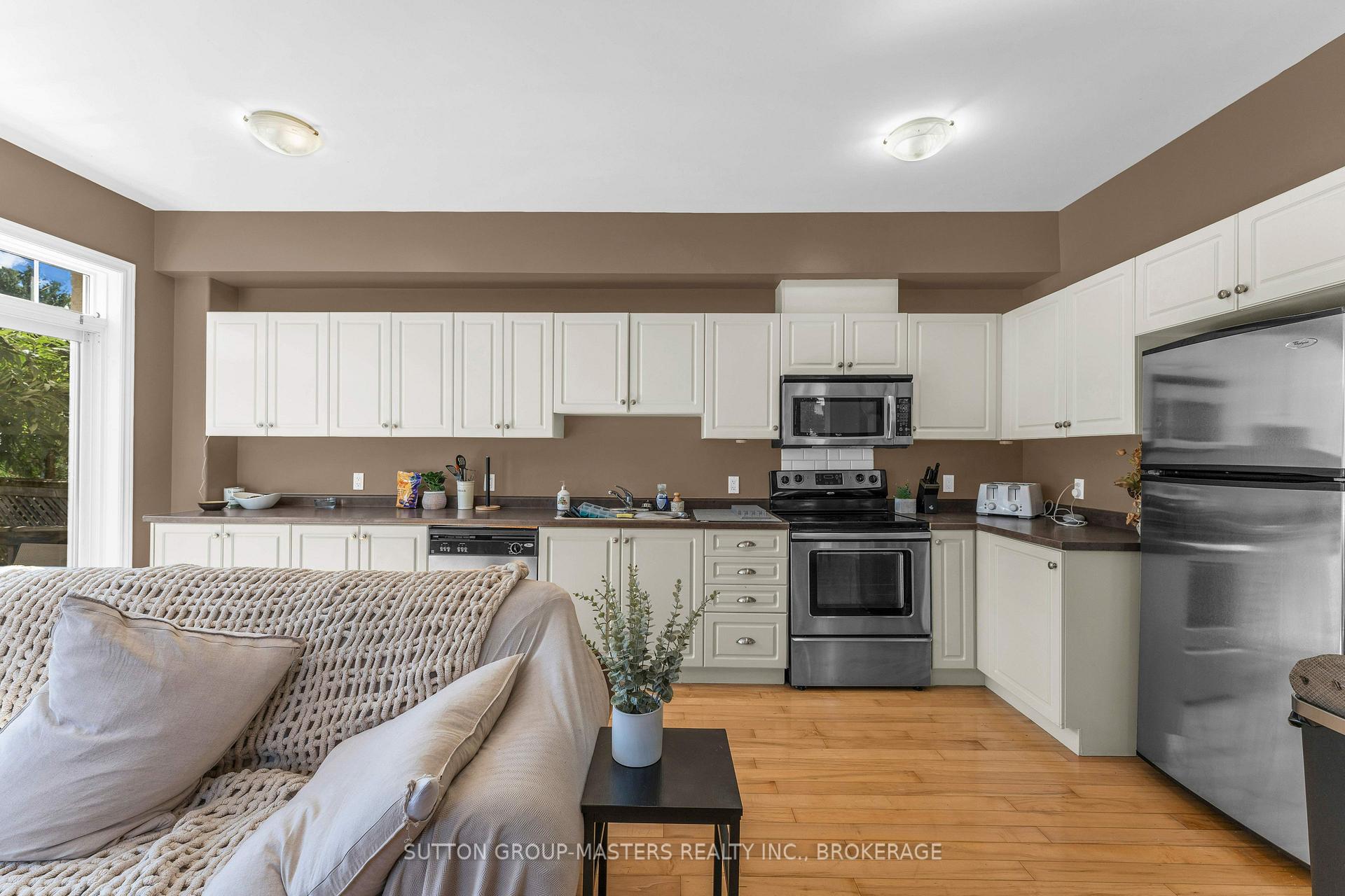 Photo 12 of 901 Newmarket Lane, Kingston, Rideau — HOMEH