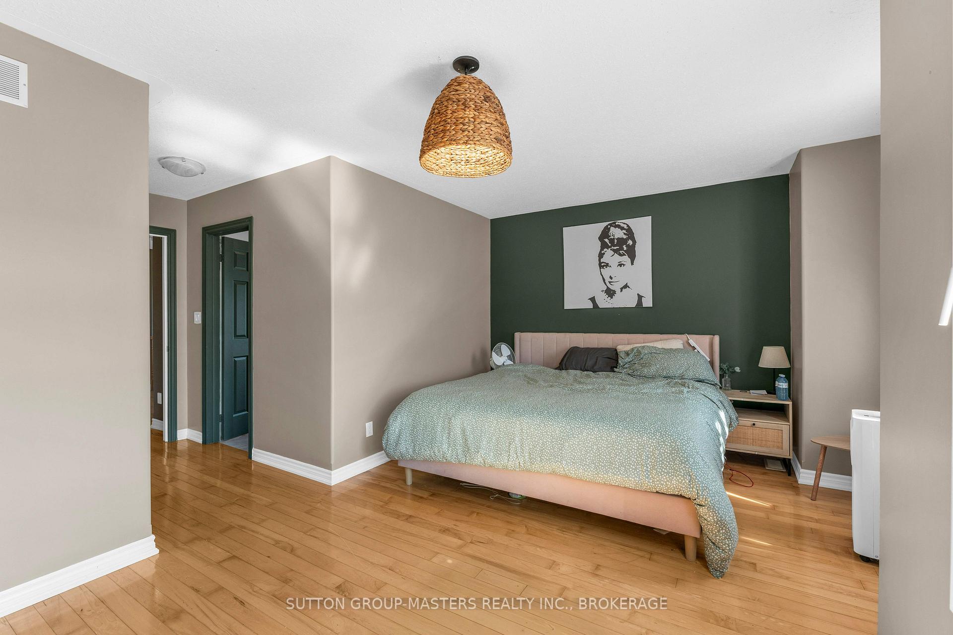 Photo 19 of 901 Newmarket Lane, Kingston, Rideau — HOMEH
