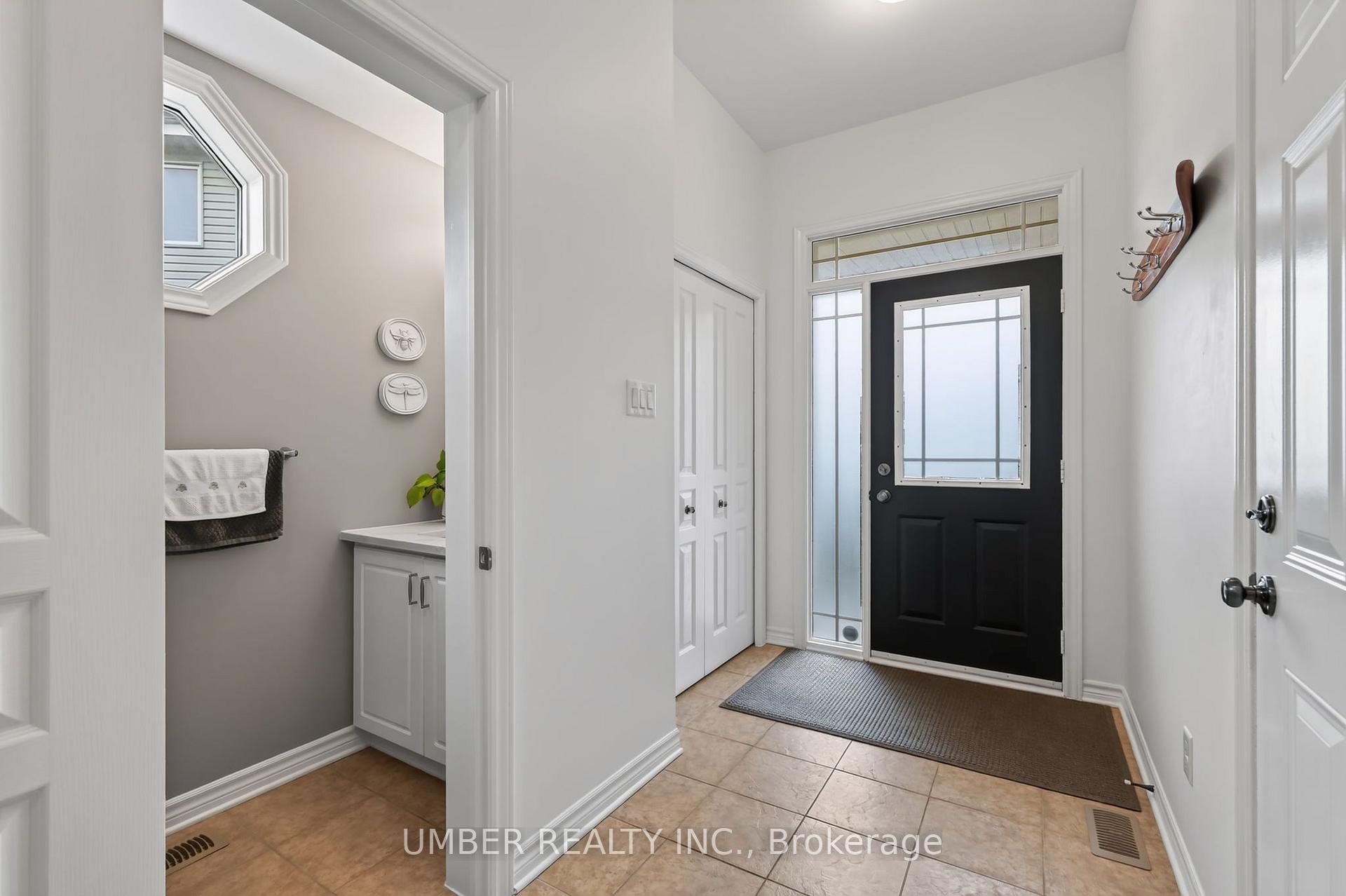 Photo 3 of 136 Windance Crescent, Ottawa, Kanata - Morgan's Grant/South March — HOMEH
