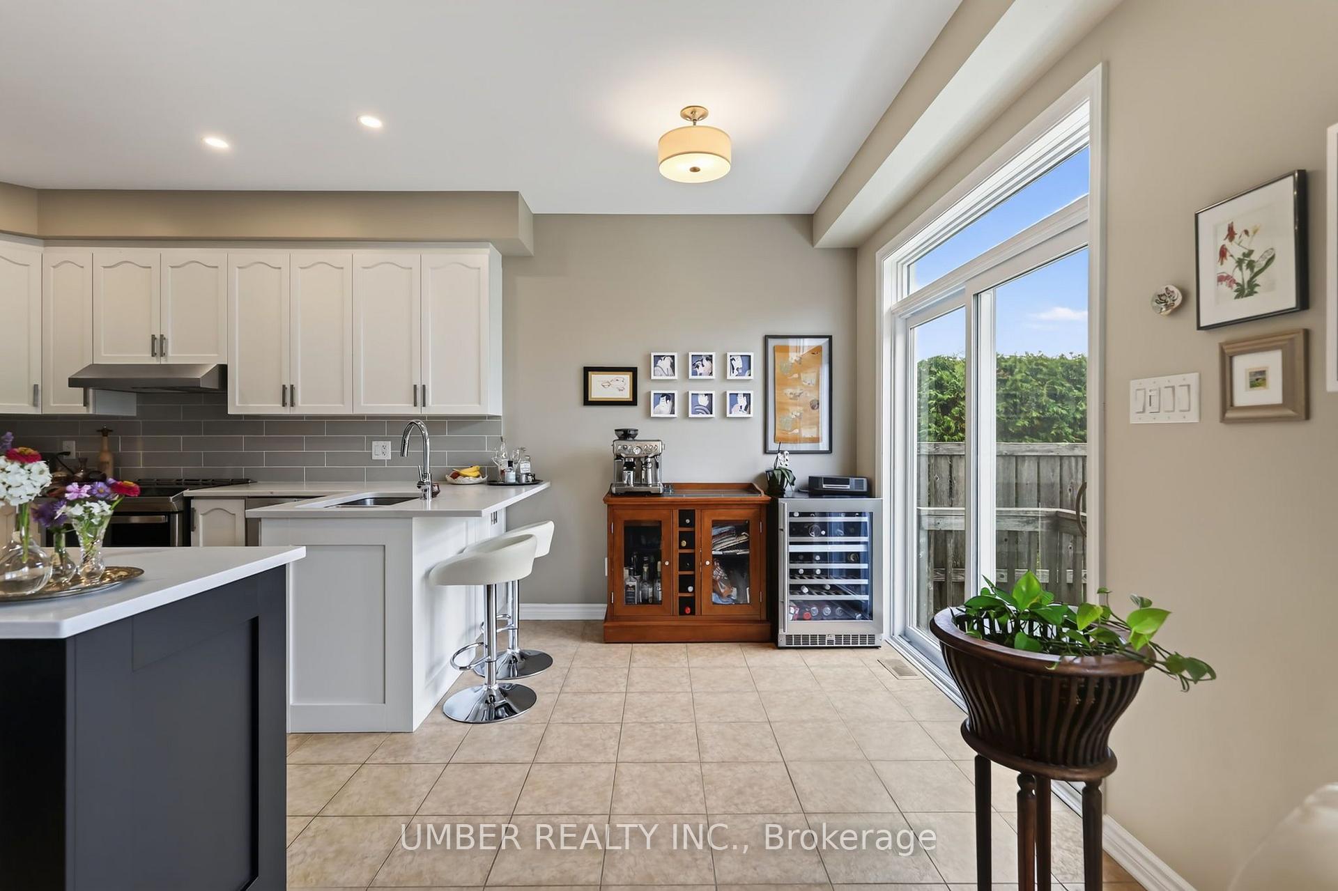 Photo 8 of 136 Windance Crescent, Ottawa, Kanata - Morgan's Grant/South March — HOMEH