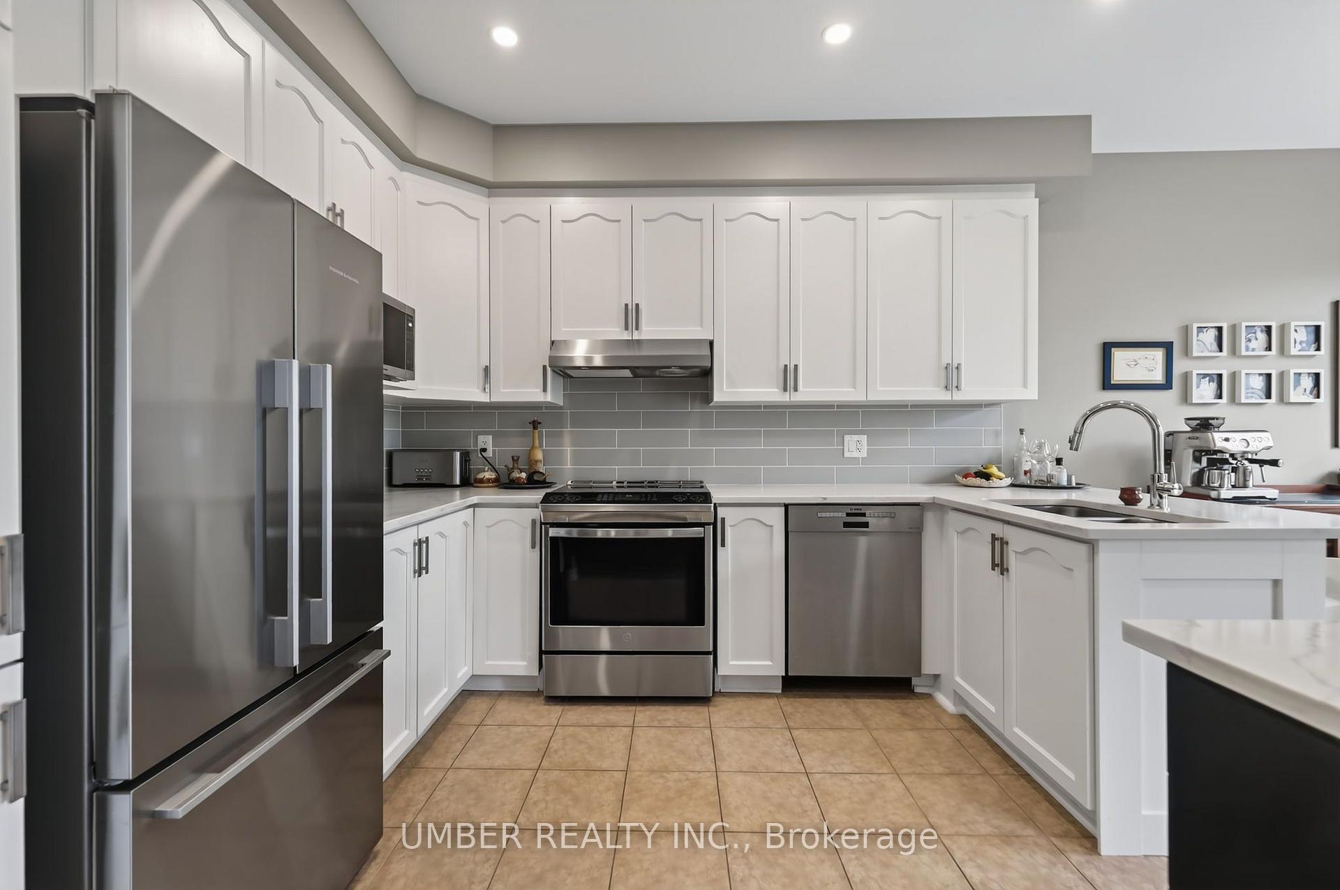 Photo 10 of 136 Windance Crescent, Ottawa, Kanata - Morgan's Grant/South March — HOMEH
