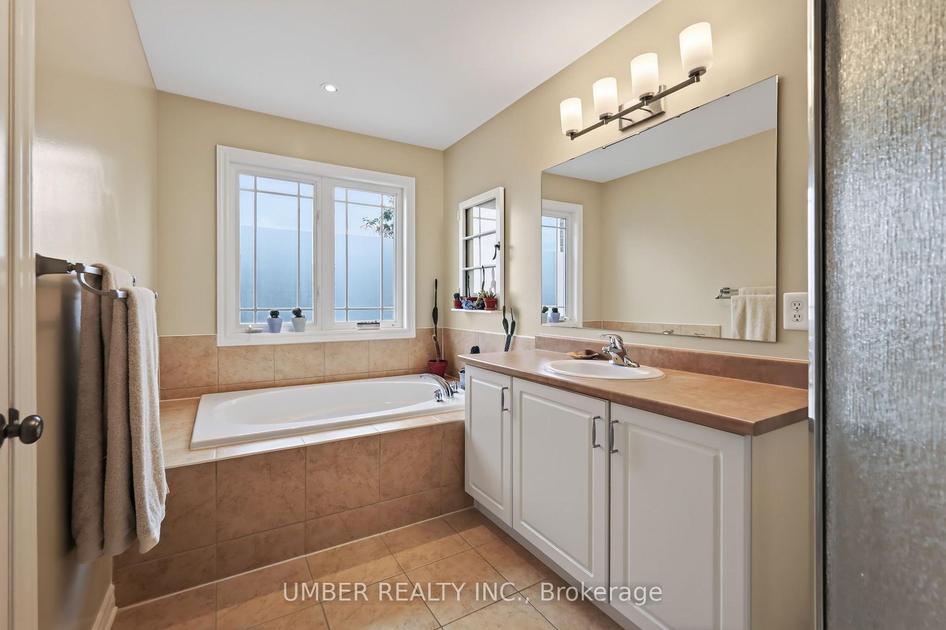 Photo 15 of 136 Windance Crescent, Ottawa, Kanata - Morgan's Grant/South March — HOMEH