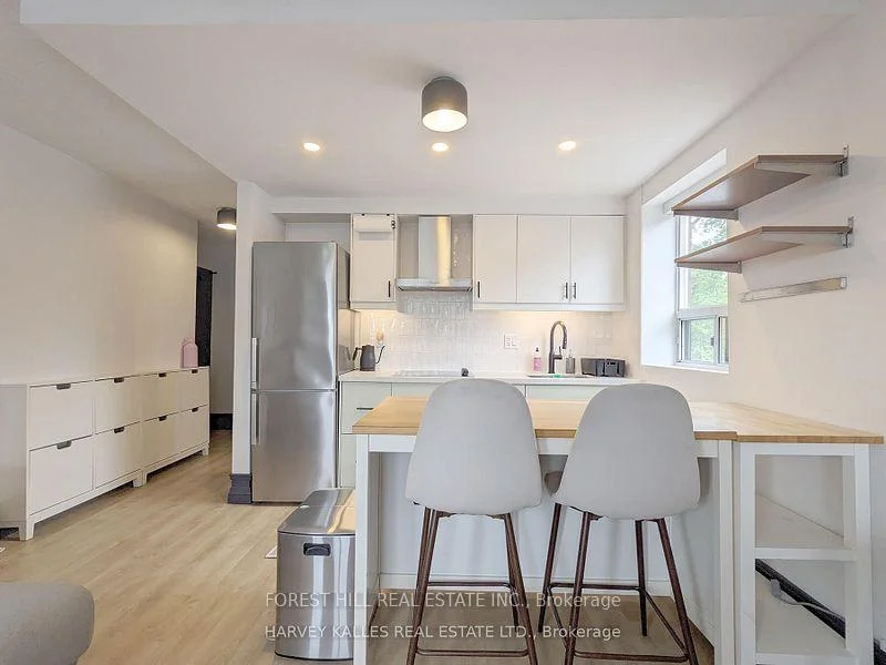 Photo 5 of Unit 301, 204 Kingston Road, Toronto, Woodbine Corridor — HOMEH