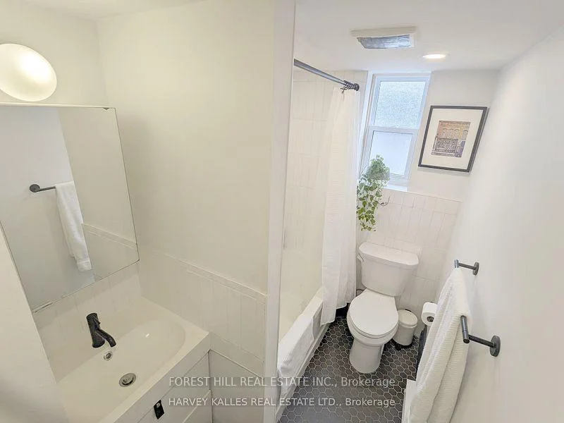 Photo 10 of Unit 301, 204 Kingston Road, Toronto, Woodbine Corridor — HOMEH