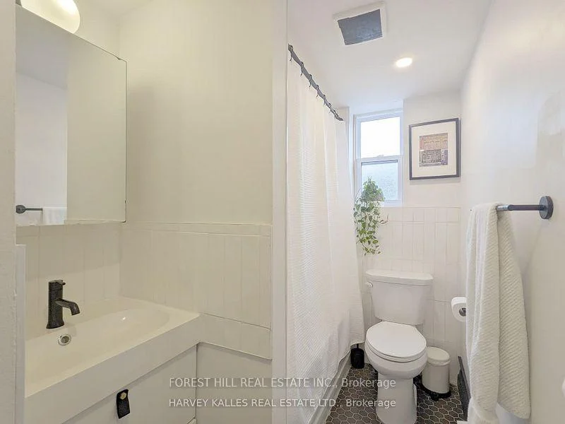 Photo 13 of Unit 301, 204 Kingston Road, Toronto, Woodbine Corridor — HOMEH