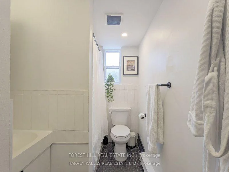 Photo 15 of Unit 301, 204 Kingston Road, Toronto, Woodbine Corridor — HOMEH