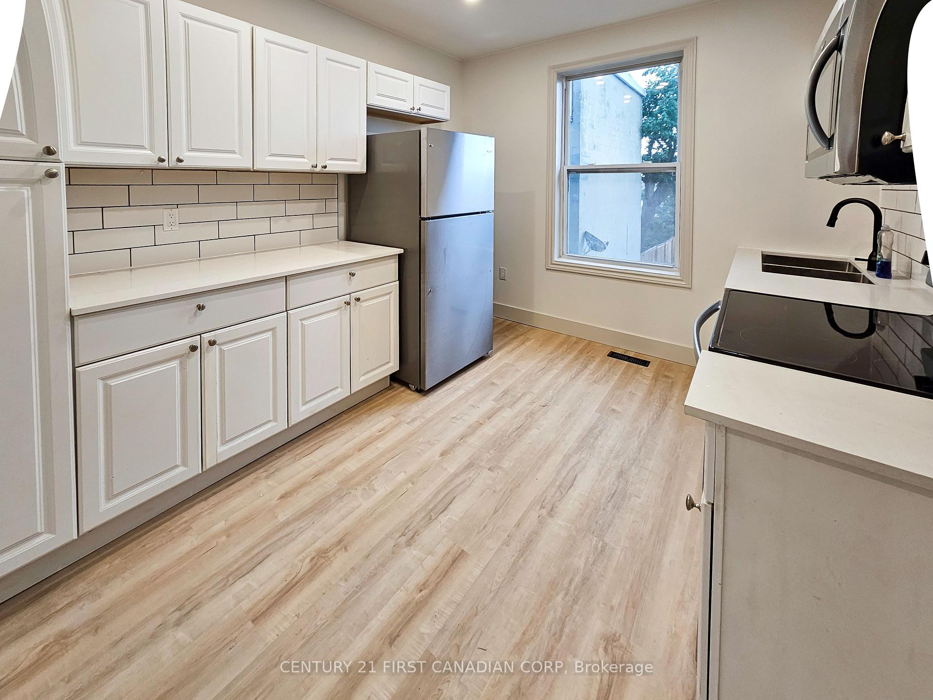 Photo 3 of Unit Apt 2, 859 Dundas Street, London, East L — HOMEH