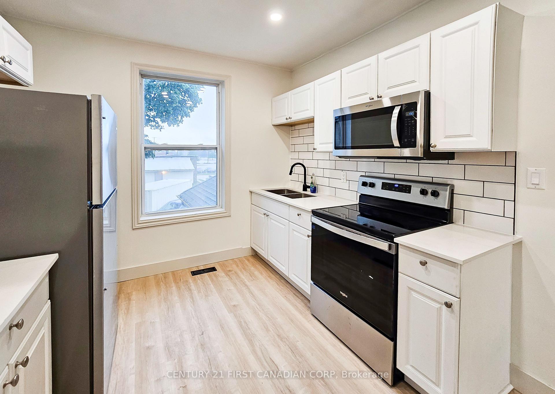 Photo 5 of Unit Apt 2, 859 Dundas Street, London, East L — HOMEH