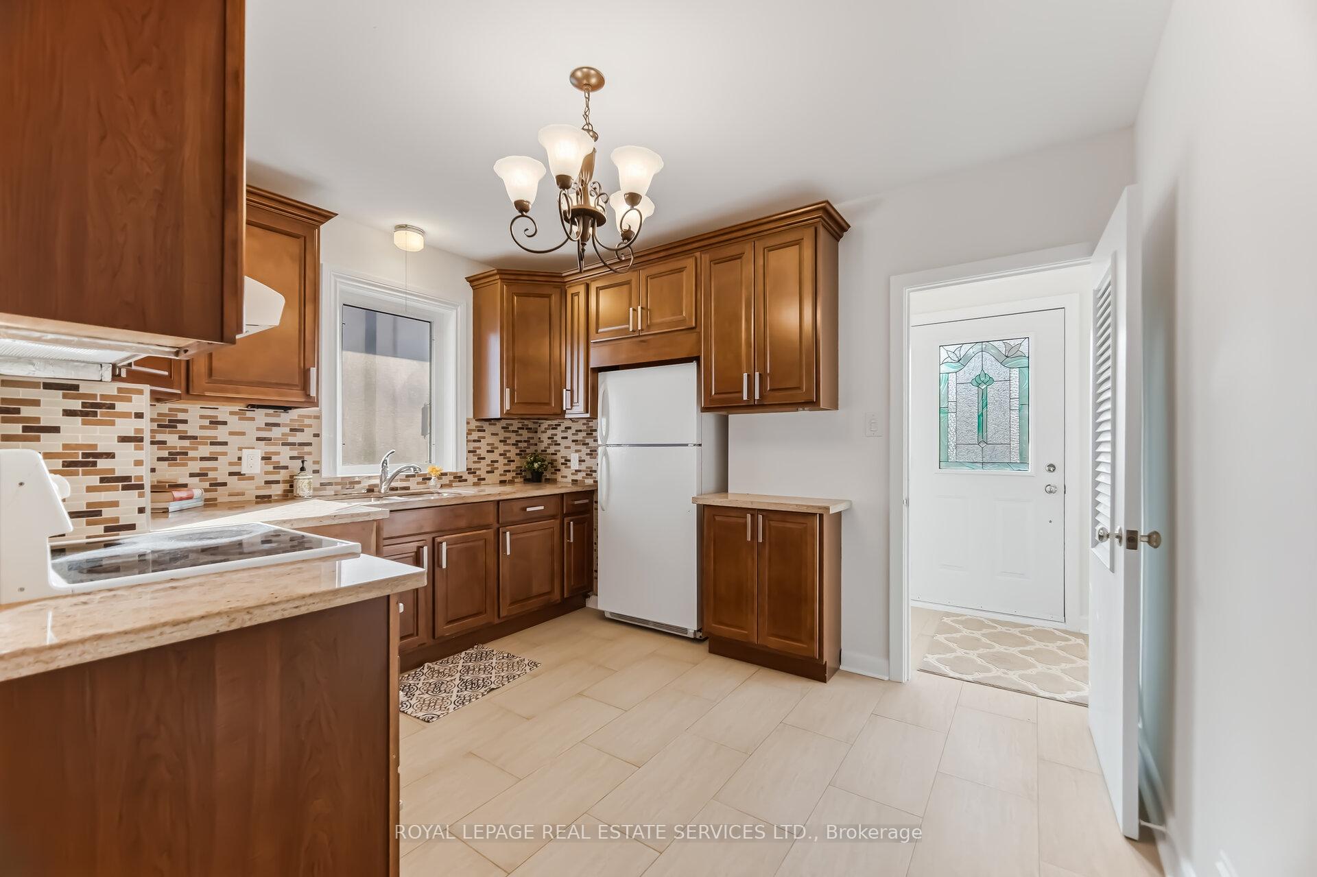 Photo 20 of 46 Cardigan Road, Etobicoke, Stonegate-Queensway — HOMEH