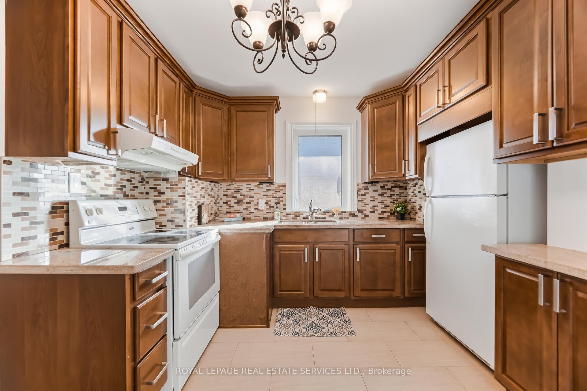 Photo 21 of 46 Cardigan Road, Etobicoke, Stonegate-Queensway — HOMEH