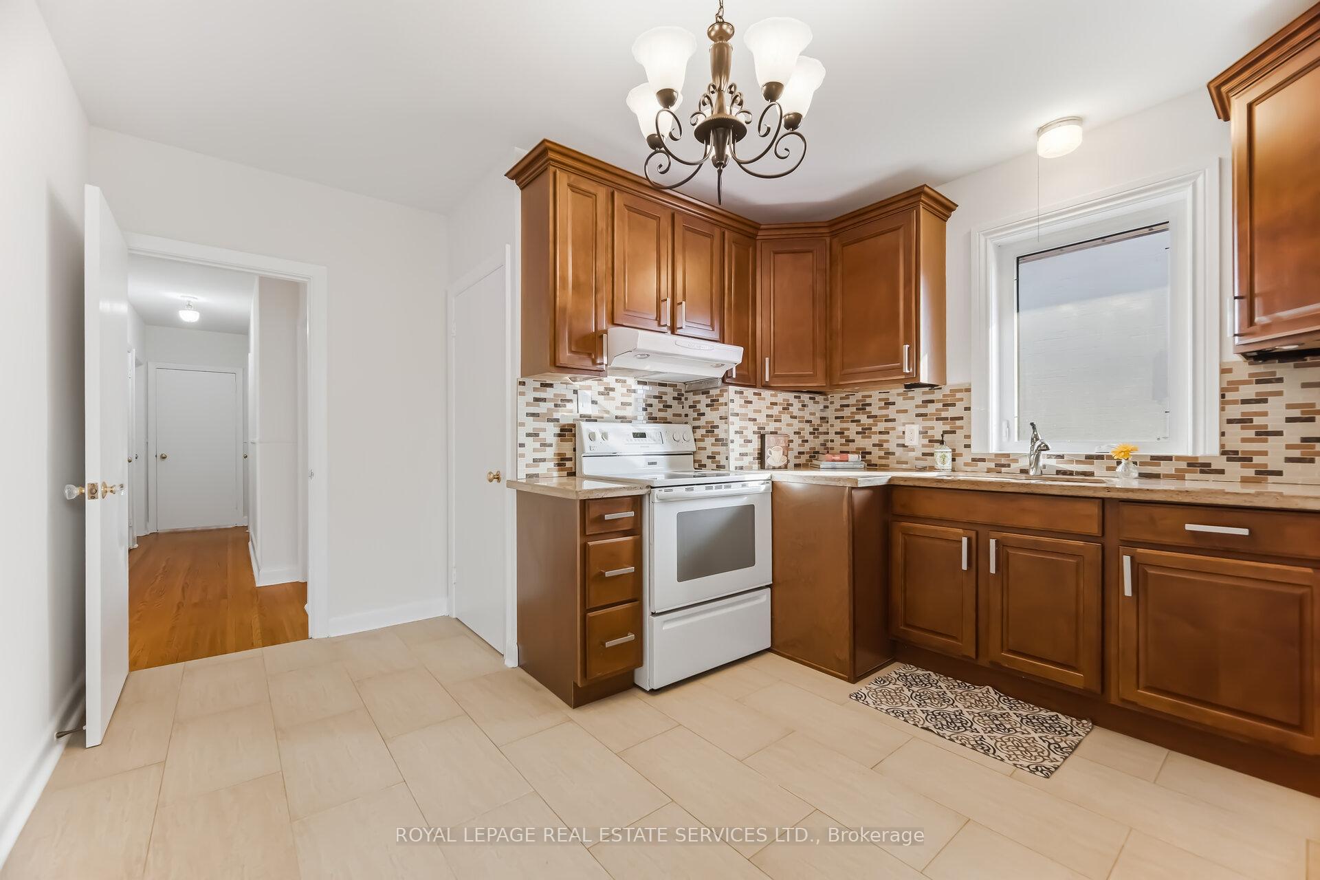 Photo 22 of 46 Cardigan Road, Etobicoke, Stonegate-Queensway — HOMEH