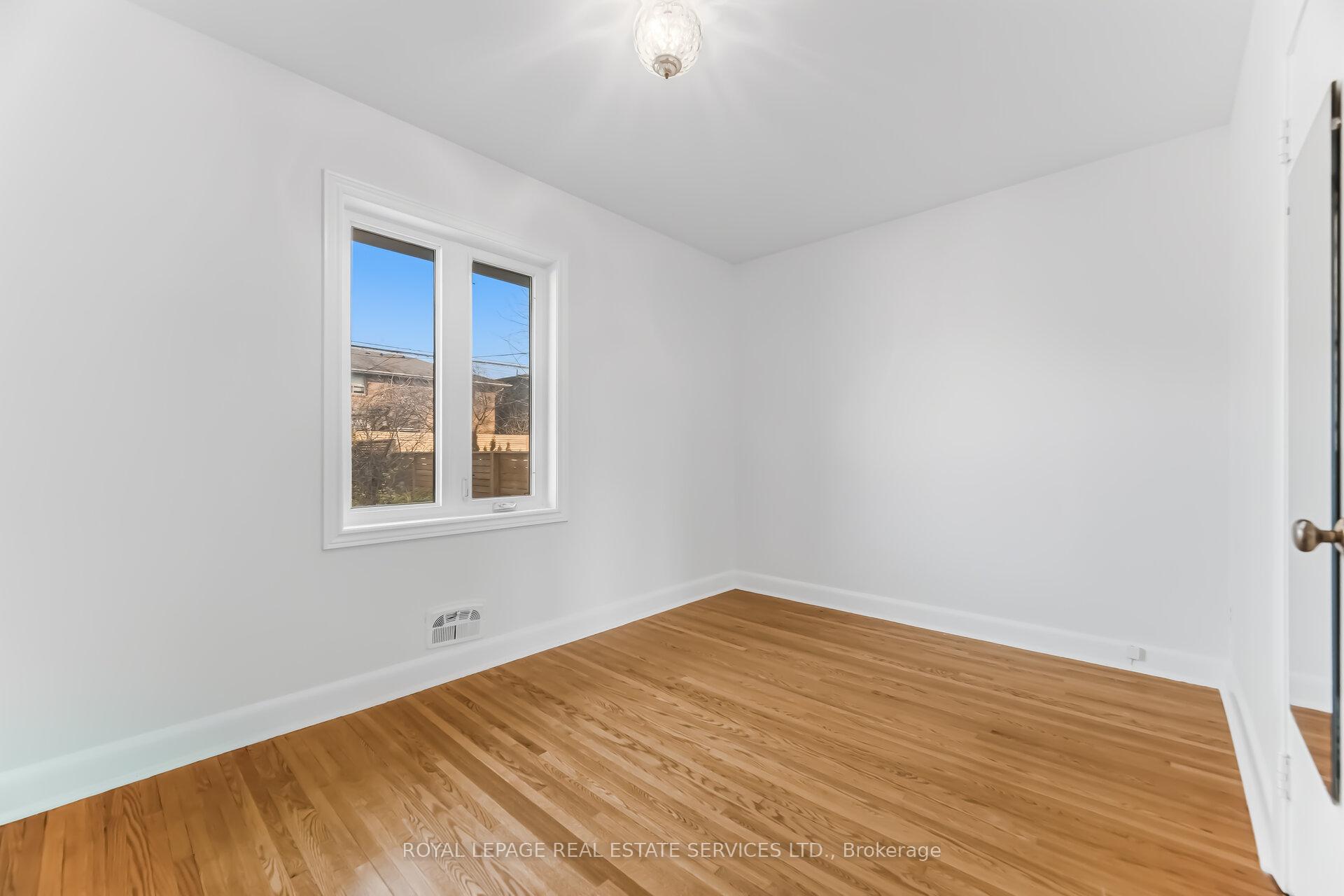 Photo 27 of 46 Cardigan Road, Etobicoke, Stonegate-Queensway — HOMEH