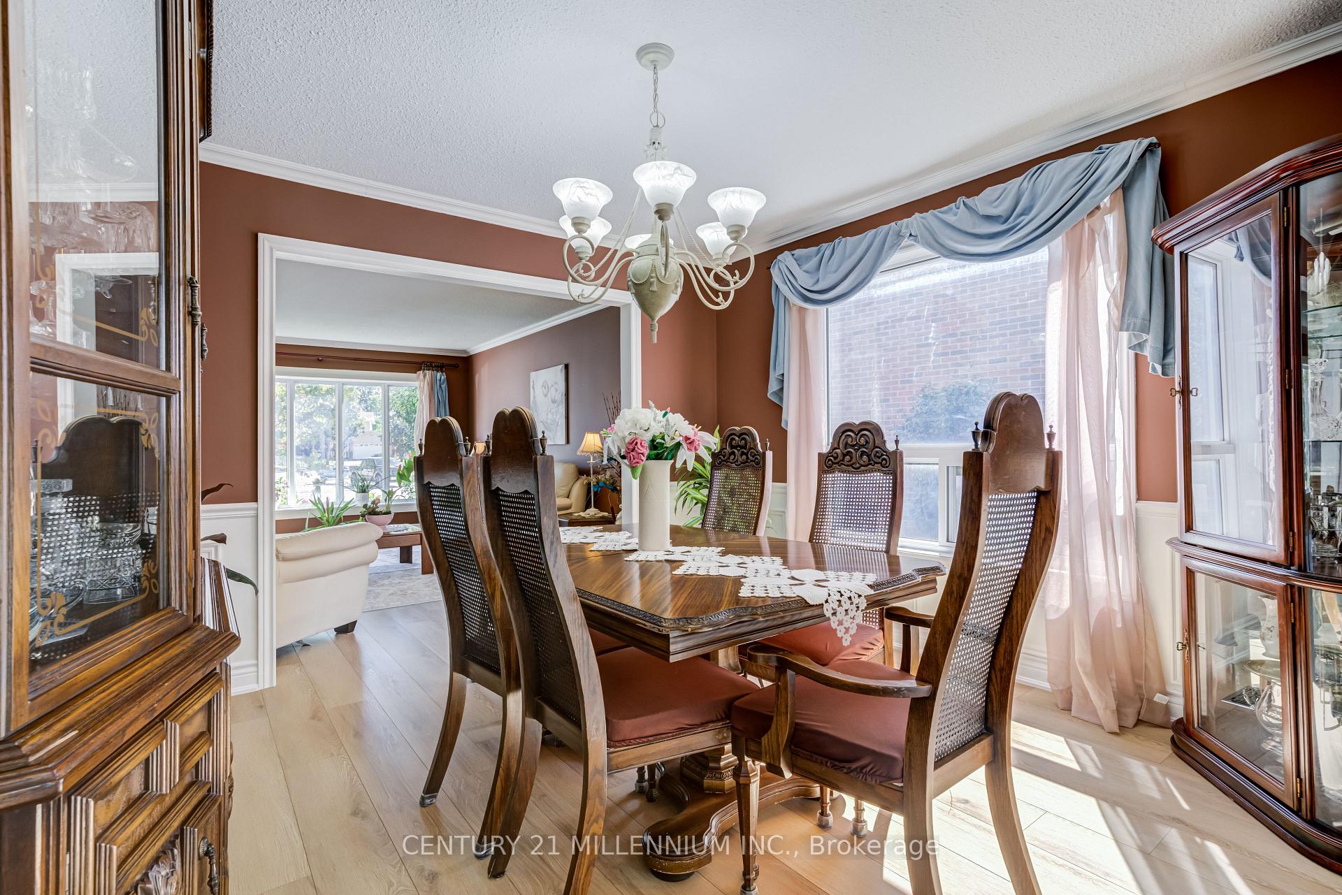 Photo 6 of 126 Elgin Drive, Brampton, Brampton South — HOMEH