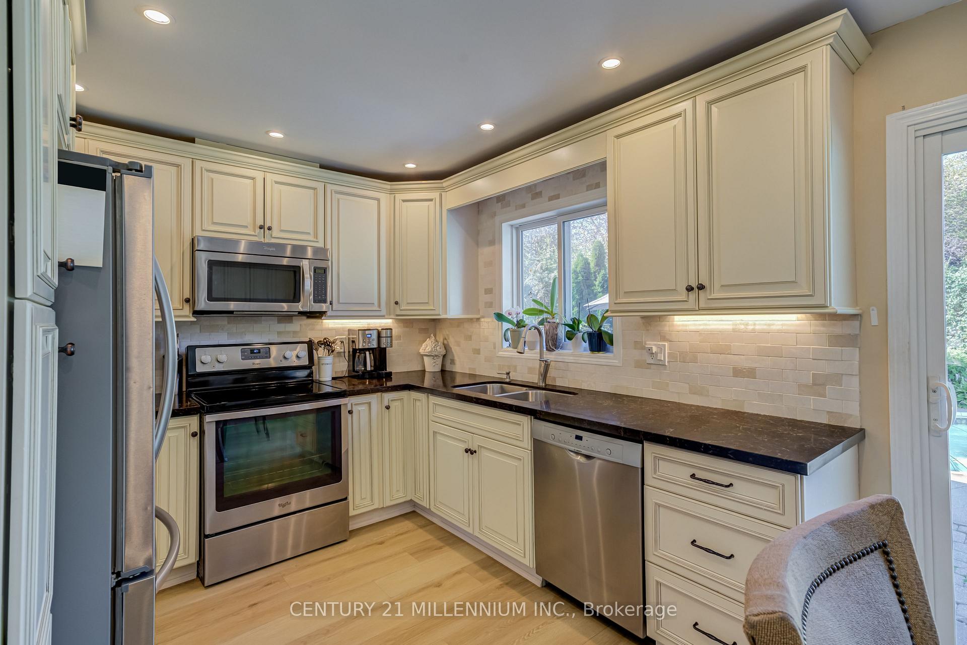 Photo 7 of 126 Elgin Drive, Brampton, Brampton South — HOMEH
