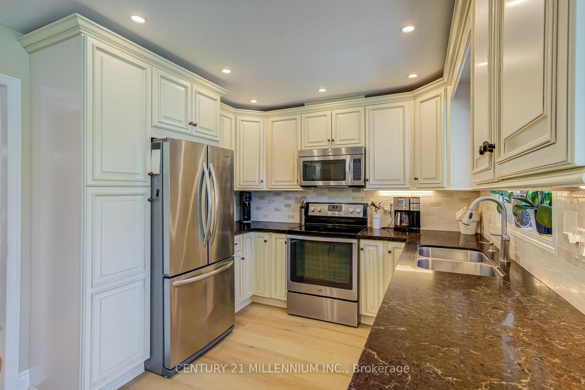 Photo 8 of 126 Elgin Drive, Brampton, Brampton South — HOMEH