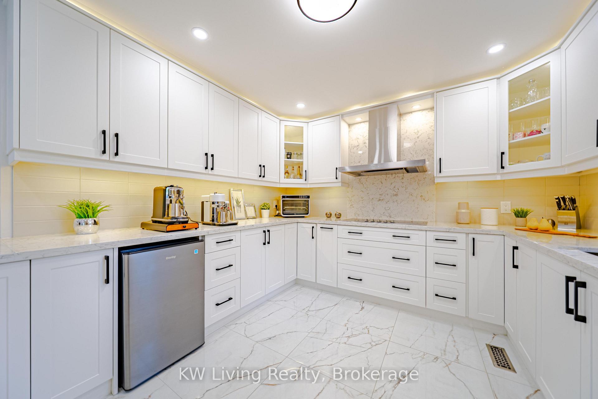 Photo 8 of 2969 Dancer Court, Mississauga, Erin Mills — HOMEH