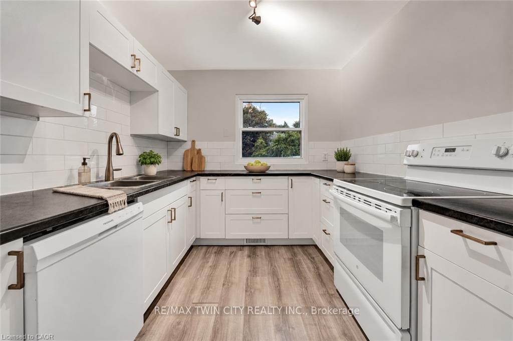 Photo 2 of Unit C, 655 Albert Street, Waterloo, Lakeshore Village — HOMEH